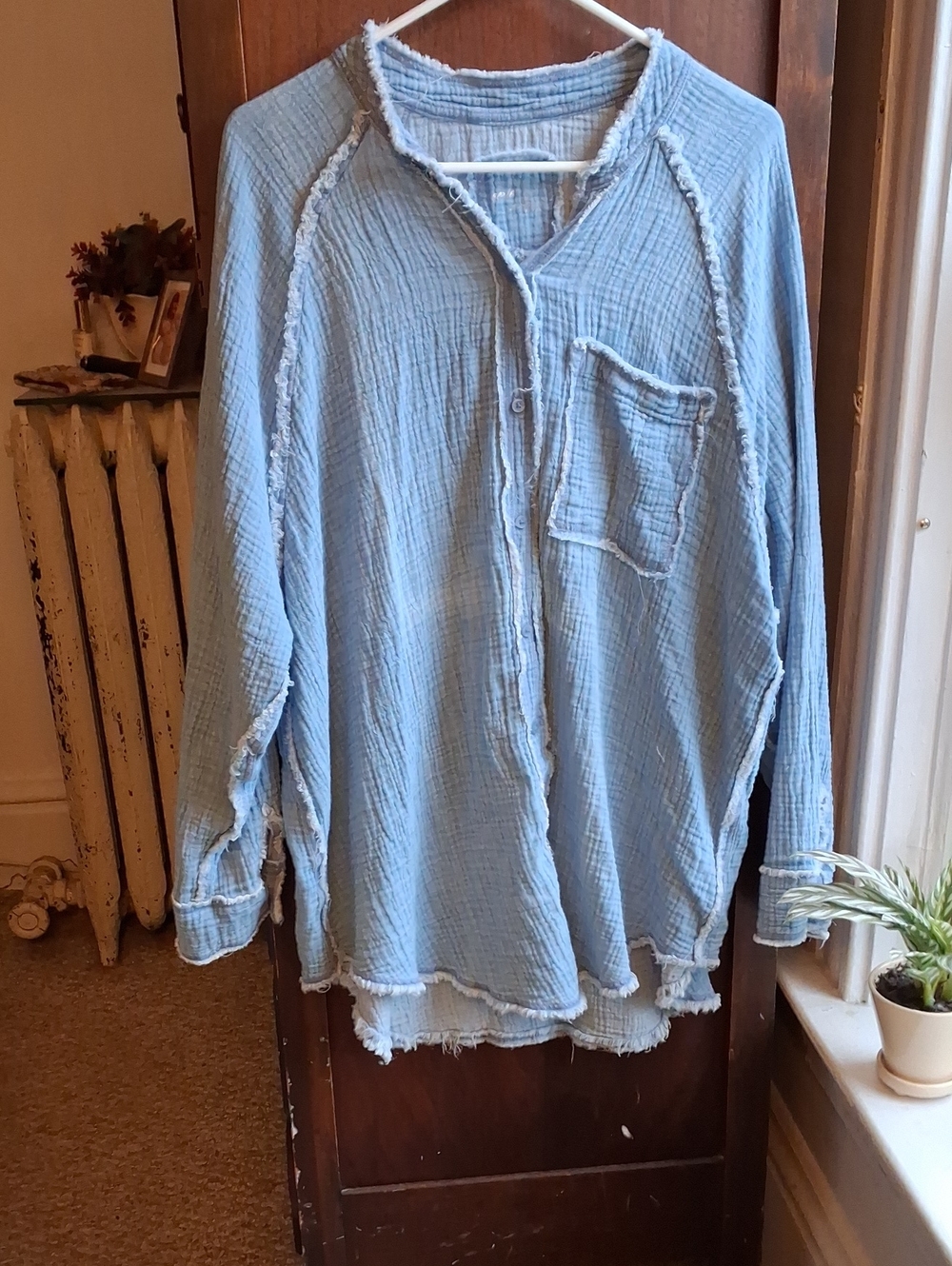 Aerie Woman's Size Large Beachy Blue Gauze Button Down Shirt